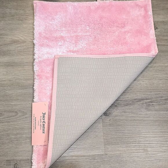 Juicy Couture Home Plush Bath Rug- Pink - Picture 5 of 7